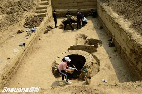 中國古墓挖掘